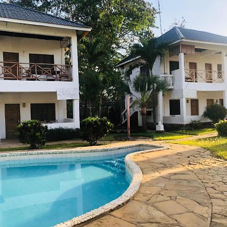 Miwa Holiday Resort Диани Бийч Екстериор снимка