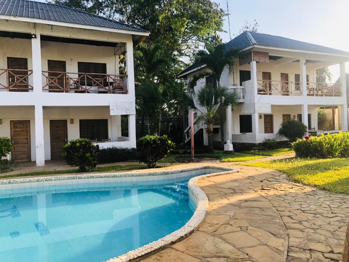 Miwa Holiday Resort Диани Бийч Екстериор снимка